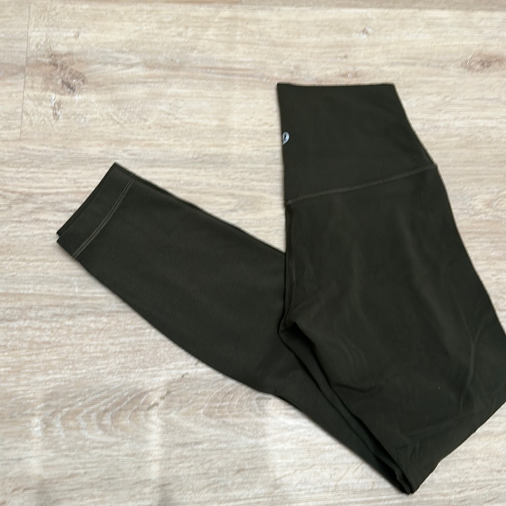 WOMENS LULULEMON 7/8 ALIGN LEGGING OLIVE GREEN IN SIZE 4- worn a few times
